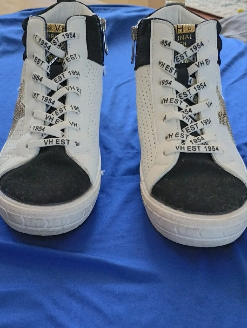 Vintage Havana White High-Top Sneakers with Black Toe and Gold Star Accent
